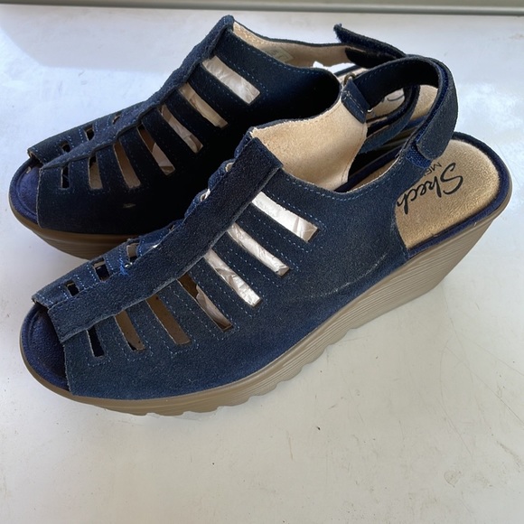 Sketchers size 7, Blue suede - Picture 5 of 5